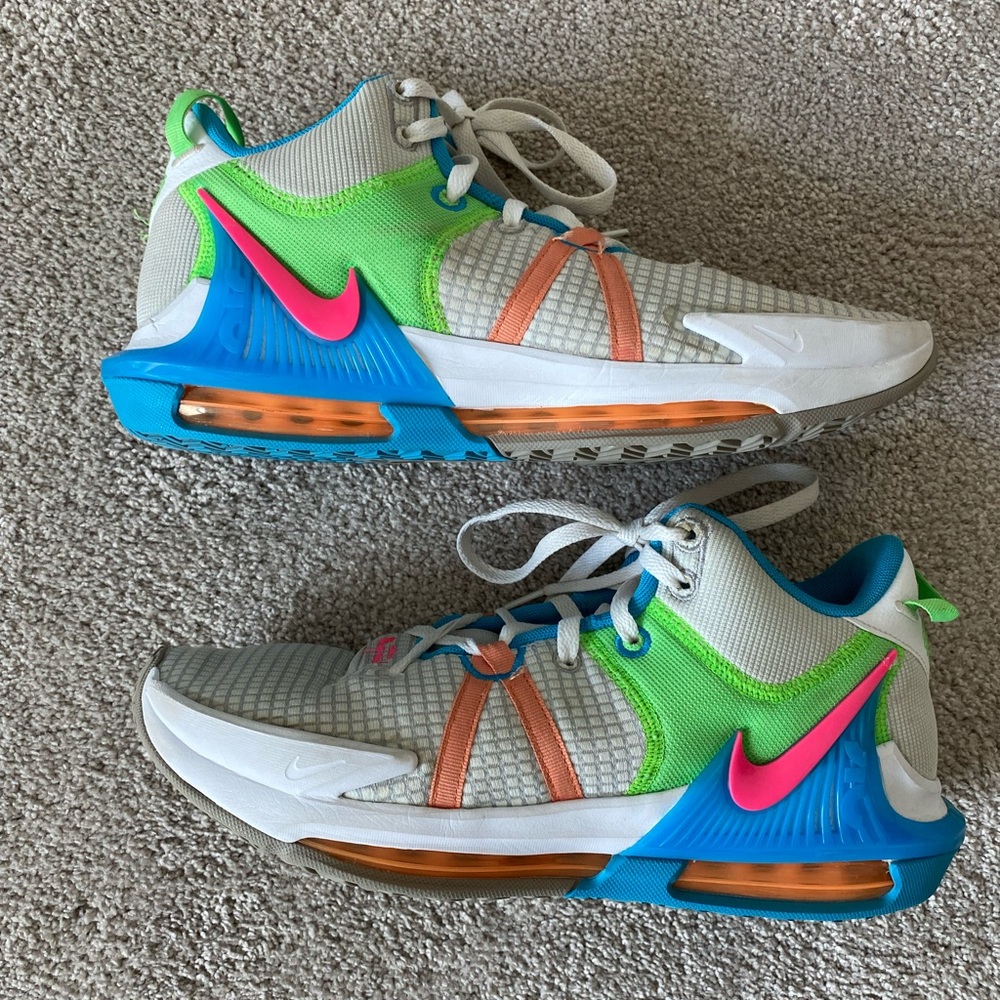 EUC Nike LeBron Witness VII Basketball Shoes (11.5)